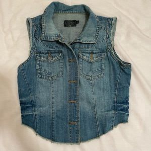 Sleeveless jean jacket